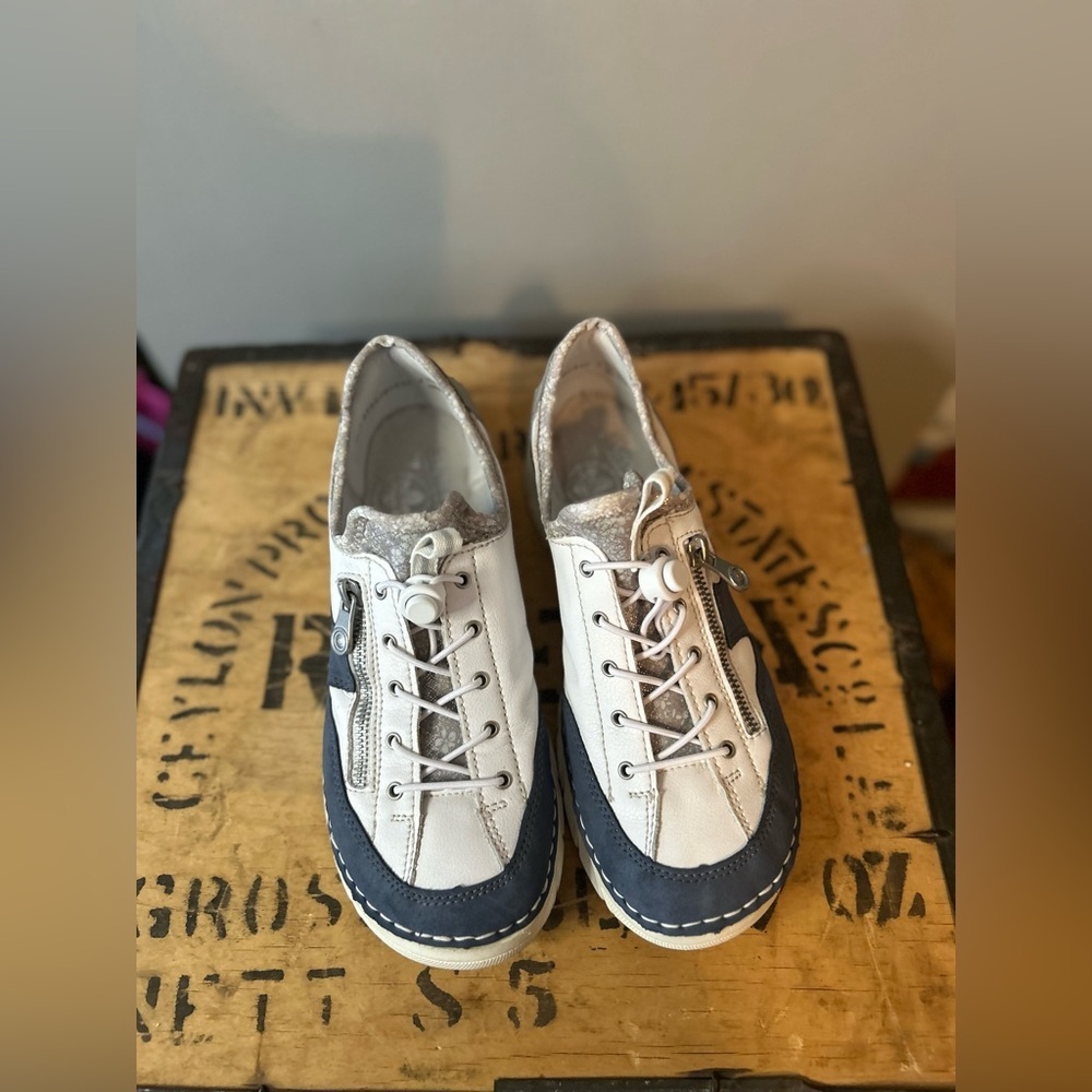 Rieker sneaker / like new - Picture 13 of 14